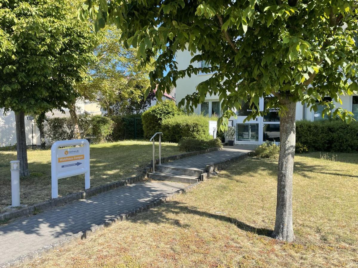 Apartment Astra Zempin Exteriör bild